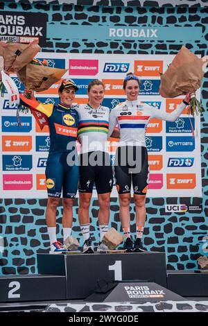 Roubaix, France. 07th Apr, 2024. Picture by Zac Williams/SWpix.com - 06/04/2024 - Cycling - 2024 Paris Roubaix Femmes - Credit: SWpix/Alamy Live News Stock Photo