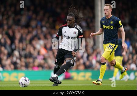 LONDON, ENGLAND - APRIL 6: Calvin Bassey of Fulham under pressure from Sean Longstaff of Newcastle United during the Premier League match between Fulham FC and Newcastle United at Craven Cottage on April 6, 2024 in London, England.(Photo by Dylan Hepworth/MB Media) Stock Photo