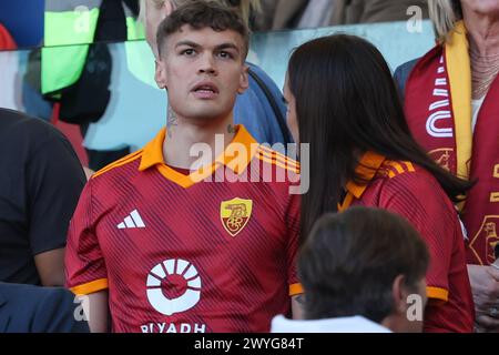 Rome, Italy. 06th Apr, 2024. Rome, Italy 06.04.2024: The singer Blanco and his girlfriend Martina Valdes with the Roma shirt in the stands to watch Italian Serie A TIM 2023-2024 football match derby AS ROMA vs SS LAZIO at Olympic Stadium in Rome. Credit: Independent Photo Agency/Alamy Live News Stock Photo