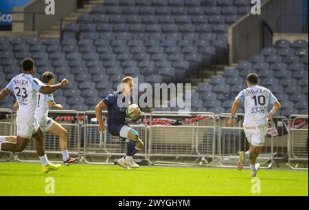 Duhan van der Merve scores Edinubrgh Rugby's 5th try as they run out convincing winners in their last 16 match against Bayonne. 6th April 2024, Murrayfield Stadium, Edinburgh, Scotland, United Kingdom, Credit: Thomas Gorman/Alamy Live News Stock Photo