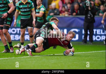 Munster’s Mike Haley dives over to score his side's second try during the ECPR Challenge Cup match at cinch Stadium at Franklin's Gardens, Northampton. Picture date: Sunday April 7, 2024. Stock Photo
