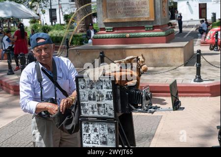 Colombia, Cauca district, historic quarter, Caldas Park, statue of Francisco Jose de Caldas,itinerant photographer Stock Photo