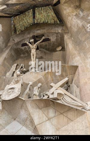 Spain, Catalonia, Barcelona, Eixample district, Sagrada Familia basilica by Catalan modernist architect Antoni Gaudi, listed as a UNESCO World Heritage Site, the passion facade whose sculptures were made by Josep Maria Subirachs, crucifixion and ordeal Stock Photo