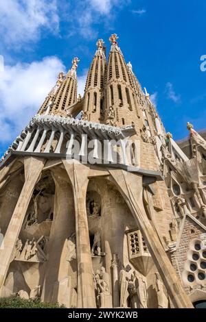 Spain, Catalonia, Barcelona, Eixample district, Sagrada Familia basilica by Catalan modernist architect Antoni Gaudi, listed as a UNESCO World Heritage Site, the passion facade whose sculptures were made by Josep Maria Subirachs Stock Photo