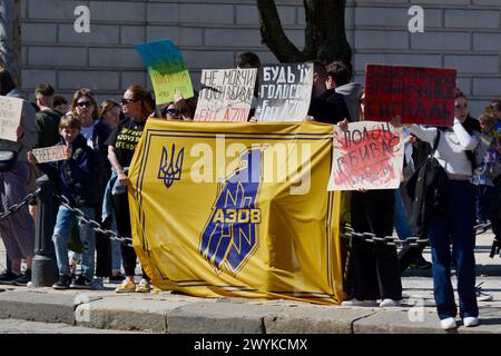 People stand with placards during action 'Don't Be Silent. Captivity Kills' on April 07, 2024 in Kyiv, Ukraine. (Photo by /Sipa USA) Credit: Sipa USA/Alamy Live News Stock Photo