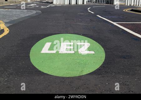 Edinburgh Scotland, UK 07 April 2024. General view of Low Emission Zone street markings ahead of the LEZ being introduced across the city. credit sst/alamy live news Stock Photo