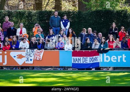 Zeist, Netherlands. 07th Apr, 2024. ZEIST, NETHERLANDS - APRIL 7: supporters look on during a Training Session of the Netherlands Women's Football Team at the KNVB Campus on April 7, 2024 in Zeist, Netherlands. (Photo by Rene Nijhuis/Orange Pictures) Credit: Orange Pics BV/Alamy Live News Stock Photo
