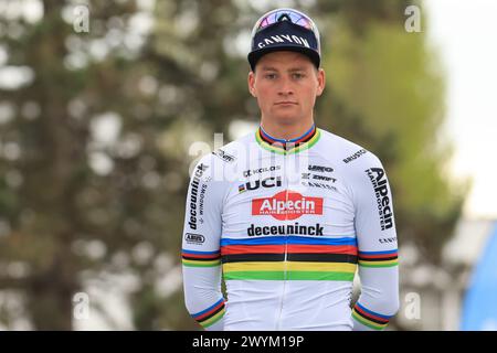 Roubaix, France. 07th Apr, 2024. © PHOTOPQR/LE COURRIER PICARD/HASLIN ; Roubaix ; 07/04/2024 ; 07/04/24 Cyclisme Mathieu Van Der Poel (Alpecin Deceuninck) remporte Paris Roubaix Photo Fred HASLIN Dutch Mathieu van der Poel of Alpecin-Deceuninck won the men's elite race of the 'Paris-Roubaix' cycling race on april 7th 2024 Credit: MAXPPP/Alamy Live News Stock Photo