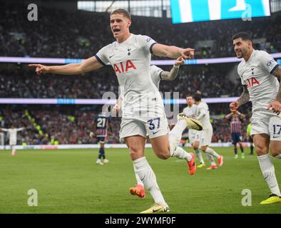 London, UK. 07th Apr, 2024  - Tottenham Hotspur v Nottingham Forest - Premier League - Tottenham Hotspur Stadium.                                   Micky van de Ven celebrates his goal.                                               Picture Credit: Mark Pain / Alamy Live News Stock Photo