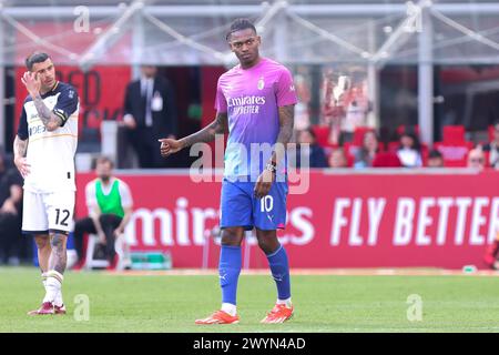 Milan, Italy. 6th Apr, 2024. Italy, Milan, april 6 2024: Rafael Leao (AC Milan) waiting for a goalkeeper-throw in the second half during soccer game AC Milan vs US Lecce, day31 Serie A 2023-2024 San Siro Stadium.AC Milan vs US Lecce, Lega Calcio Serie A 2023/2024 day 31 at San Siro Stadium (Credit Image: © Fabrizio Andrea Bertani/Pacific Press via ZUMA Press Wire) EDITORIAL USAGE ONLY! Not for Commercial USAGE! Stock Photo