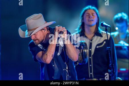 Austin, Tx, USA. 5th Apr, 2024. American country rock band NEEDTOBREATHE with lead singer BEAR RINEHART performs at a taping of CMT Country Crossroads in front of the University of Texas Tower on April 5, 2024. At right is bassist SETH BOLT (Credit Image: © Bob Daemmrich/ZUMA Press Wire) EDITORIAL USAGE ONLY! Not for Commercial USAGE! Stock Photo