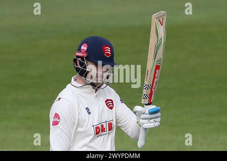 Paul Walter of Essex raises his bat to celebrate reaching his fifty during Nottinghamshire CCC vs Essex CCC, Vitality County Championship Division 1 C Stock Photo