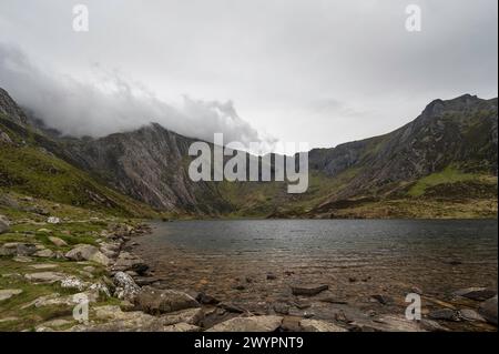 Dramatic landscape vista of Cwm Idwal in the Gyderau mountains of Snowdonia National Park in North Wales Stock Photo