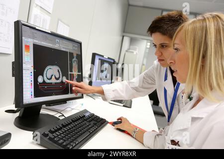 Treatment craniospinal and ORL with IMRT Intensity Modulated Radiation Therapy, Medical physics, radiation treatment application, imaging, Onkologikoa Hospital, Oncology Institute, Case Center for prevention, diagnosis and treatment of cancer, Donostia, San Sebastian, Gipuzkoa, Basque Country, Spain. Stock Photo