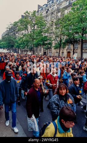 Paris, France, Large Crowd People Marching, Front, AIDS March, 'Marche Pour la Vie' (AIDES), Act Up , and other NGO's, Sol-en-Si, 1994 Stock Photo