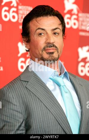 Sylvester Stallone beim Photocall zum Jaeger-LeCoultre Glory to the Filmmaker Award auf der Biennale di Venezia 2009 / 66. Internationale Filmfestspiele von Venedig im Palazzo del Casino. Venedig, 12.09.2009 *** Sylvester Stallone at the photocall for the Jaeger LeCoultre Glory to the Filmmaker Award at the Biennale di Venezia 2009 66 Venice International Film Festival at the Palazzo del Casino Venice, 12 09 2009 Foto:xD.xBedrosianx/xFuturexImagex stallone 9902 Stock Photo