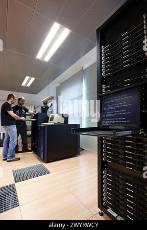 Compute cluster, Materials Physics Center is a joint center of the Spanish Scientific Research Council CSIC and the University of the Basque Country UPV/EHU. Its research activity is mainly focused into basic aspects of materials science. Scientific activity in the laboratories and experimental facilities of the CFM deals with the morphology and electronic properties of nano-structured materials, polymers and soft matter, and photonic materials. In addition, an important part of the scientific research in the CFM is devoted to the theory and simulation of materials properties in the microscopi Stock Photo