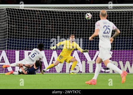 Paris, France. 06th Apr, 2024. Julien Mattia/Le Pictorium - PSG vs Clermont Foot 63 - 06/04/2024 - France/Ile-de-France (region)/Paris - Arnau Tenas during the 28th day of Ligue 1 Ubereats, between PSG and Clermont Foot 63 at the Parc des Princes, April 6, 2024 Credit: LE PICTORIUM/Alamy Live News Stock Photo