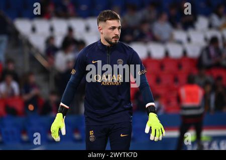 Paris, France. 06th Apr, 2024. Julien Mattia/Le Pictorium - PSG vs Clermont Foot 63 - 06/04/2024 - France/Ile-de-France (region)/Paris - Arnau Tenas during the 28th day of Ligue 1 Ubereats, between PSG and Clermont Foot 63 at the Parc des Princes, April 6, 2024 Credit: LE PICTORIUM/Alamy Live News Stock Photo