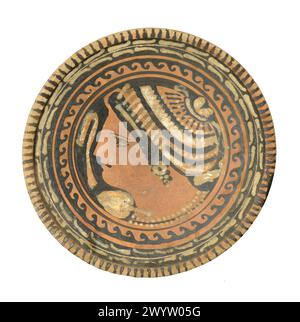 Patera. A terracotta plate of a big size decorated with the “red figure” style. Magna Graecia, Italy Stock Photo