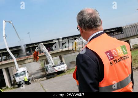 Roma, Italia. 08th Apr, 2024. Il sindaco di Roma Roberto Gualtieri (arancione), in occasione della demolizione dell'ex centro direzionale Alitalia nella zona di Muratella a Roma, Luned&#xec;, 08 Aprile 2024 (foto Mauro Scrobogna/LaPresse) The Mayor of Rome Roberto Gualtieri (orange), on the occasion of the demolition of the former Alitalia business center in the Muratella area of Rome, Monday, April 08 2024 (foto by Mauro Scrobogna/LaPresse) Credit: LaPresse/Alamy Live News Stock Photo