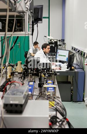 Nanooptics laboratory, AFM-Raman setup, SNOM, CIC nanoGUNE, Nanoscience ...