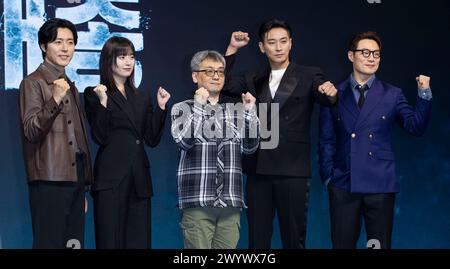 Seoul, South Korea. 8th Apr, 2024. (L to R) South Korean actors Lee Moo-saeng, Han Hyo-joo, director Park Cheol-hwan, actor Ju Ji-hoon and Lee Hee-joon, attend a photo call for the Disney  Film Blood Free Press Conference at Conrad hotel in Seoul, South Korea on April 8, 2024. The film will open on April 10, 2024. (Photo by Lee Young-ho/Sipa USA) Credit: Sipa USA/Alamy Live News Stock Photo