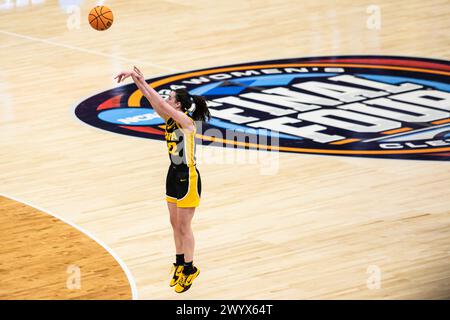 Cleveland, Ohio, USA. 7th April, 2024. Iowa Hawkeyes guard Caitlin Clark #22 shoots for three during final game of the NCAA Women’s Final Four tournament at Rocket Mortgage FieldHouse in Cleveland, Ohio. (Kindell Buchanan/Alamy Live News) Stock Photo