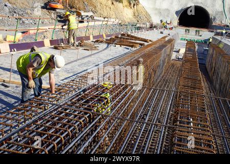 Installation of rebar, reinforcing steel bars for concrete formwork, Construction of viaduct, Works of the new railway platform in the Basque Country, High-speed train ´Basque Y´, Legorreta, Ikaztegieta, Gipuzkoa, Basque Country, Spain. Stock Photo