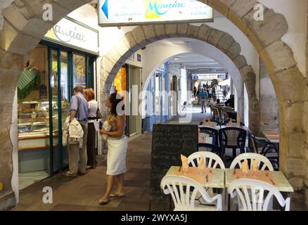 Pedestrian precinct, shopping area, Bayonne. French Basque Country, Aquitaine, Pyrenees-Atlantiques, France. Stock Photo