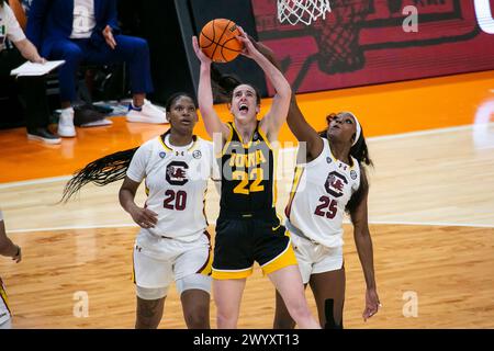 Cleveland, Ohio, USA. 7th April, 2024. Iowa Hawkeyes guard Caitlin Clark #22 and South Carolina Gamecocks Raven Johnson #25 and Sania Feagin #20 in the final game of the NCAA Women’s Final Four tournament at Rocket Mortgage FieldHouse in Cleveland, Ohio. (Kindell Buchanan/Alamy Live News) Stock Photo