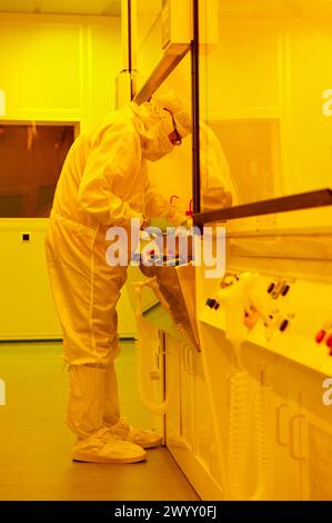 Spin coating, hot plate, wet benches, Photolithography Room, clean room ...