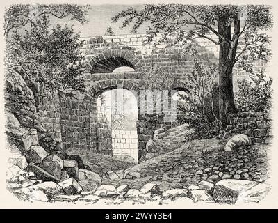 View of the Byzantine aqueduct and bridge, Tebessa. Oran Province, Algeria. Africa. Drawing by Georges Moynet (1849 - 1908) Tébessa and its monuments by Antoine Héron de Villefosse (1845 - 1919) Le Tour du Monde 1880 Stock Photo