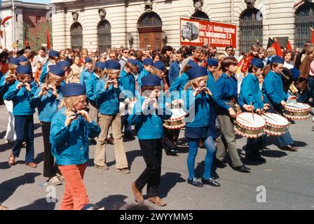 Demonstration on May 1st 1973 on the street 'Unter den Linden' in East Berlin with a music group of the communist pioneer organization - German Democr Stock Photo