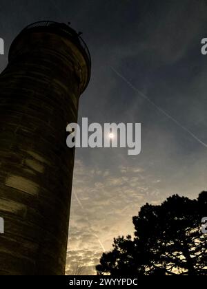 Pittsburgh, United States. 08th Apr, 2024. Totality of the total eclipse of the sun ends over the James N. Thompson Land Lighthouse on after the Monday April 8, 2024 in Erie Pennsylvania. Photo by Archie Carpenter/UPI Credit: UPI/Alamy Live News Stock Photo