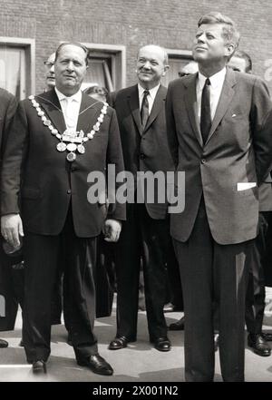 June 23, 1963: Berlin, Germany: The President of the United States, JOHN F. KENNEDYs plane arrived at the Cologne/Wahnin airport for his trip through Germany and to Berlin. After his landing in Cologne, he spoke to the citizens of Cologne. Then he was present at a mass in the famous cathedral of Cologne and then after his mass went by car from Cologne to Bonn. Included in the photo the Mayor of Cologne with on the town hall. DEAN RUSK and president Kennedy looking at Dr. ADANNEUE BURAUEN (on left). (Credit Image: © Keystone Press Agency/ZUMA Press Wire). EDITORIAL USAGE ONLY! Not for Commercia Stock Photo