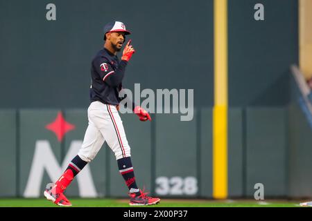 Minneapolis, Minnesota, USA. 8th Apr, 2024. Minnesota Twins outfielder BYRON BUXTON (25) reacts during a MLB game between the Minnesota Twins and the Los Angeles Dodgers on April 8th, 2024 at Target Field in Minneapolis. The Dodgers won 4-2. (Credit Image: © Steven Garcia/ZUMA Press Wire) EDITORIAL USAGE ONLY! Not for Commercial USAGE! Stock Photo
