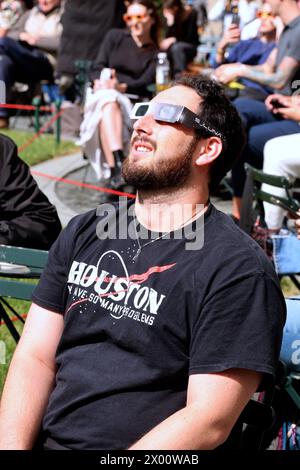 New York City, United States. 08th Apr, 2024. People looking in the sky for the 2024 eclipse in Times Square and Bryant Park in New York, NY, USA on April 8, 2024. Photo by Charles Guerin/ABACAPRESS.COM Credit: Abaca Press/Alamy Live News Stock Photo