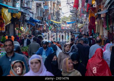 Srinagar, India. 08th Apr, 2024. Kashmiri Muslims seen shopping ahead of the Muslim festival Eid-Al-Fitr at a local market in Srinagar. Markets across the Muslim world witness huge shopping rush in preparation for Eid Al-Fitr, a celebration that marks the end of the Muslim fasting holy month of Ramadan. Credit: SOPA Images Limited/Alamy Live News Stock Photo