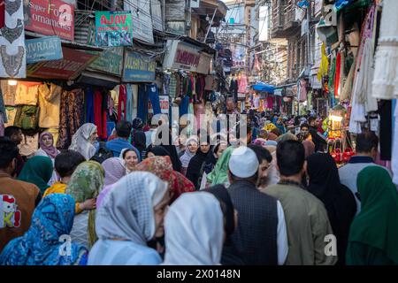 Srinagar, India. 08th Apr, 2024. Kashmiri Muslims seen shopping ahead of the Muslim festival Eid-Al-Fitr at a local market in Srinagar. Markets across the Muslim world witness huge shopping rush in preparation for Eid Al-Fitr, a celebration that marks the end of the Muslim fasting holy month of Ramadan. Credit: SOPA Images Limited/Alamy Live News Stock Photo