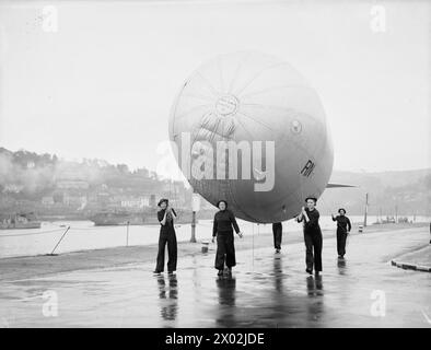 WRENS TRAINING AS BALLOON OPERATIVES. 15 APRIL 1942, DARTMOUTH. - Wren ...