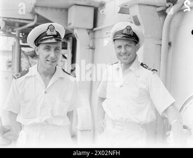 SHATTERED JAPANESE CONVOY. 4 APRIL 1945, TRINCOMALEE, ON BOARD THE DESTROYER HMS SAUMAREZ. OFFICERS AND MEN OF HMS SAUMAREZ, PART OF THE EAST INDIES FLEET WHICH SHATTERED A JAPANESE CONVOY AND ESCORTS IN THE ANDAMAN SEA IN MARCH 1945. - Gunner (T) Mr E W M Peters, DSM, RN, of Pitsea, Essex, with the First Lieutenant, Lieut Cdr J Lennox-King, RNZNVR, of Auckland, NZ Stock Photo