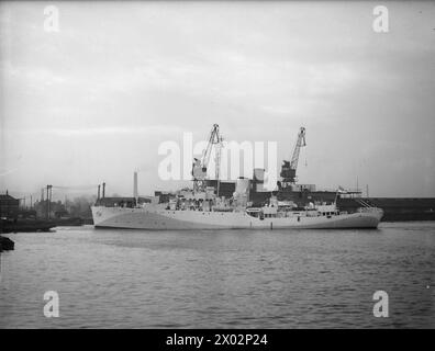 HMS DIANELLA (CORVETTE). 25 JANUARY 1943, ROYAL ALBERT DOCK. - Port bow view Stock Photo