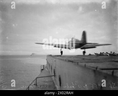 BOOSTER GEAR IN ACTION ON BOARD HMS VICTORIOUS. 3 AND 4 FEBRUARY 1942, ON BOARD THE AIRCRAFT CARRIER, AT HVALFJORD, ICELAND. - 'Airborne' from zero to about 63 knots, this Fairey Fulmar is leaving the flight deck of HMS VICTORIOUS, the Booster gear can be seen on the right Stock Photo