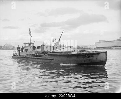 British destroyer HMS Raider Stock Photo - Alamy