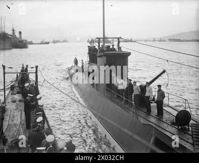 BRITISH SUBMARINE SINKS GERMAN U-BOAT. 31 AUGUST 1944, DUNDEE. DURING A ...