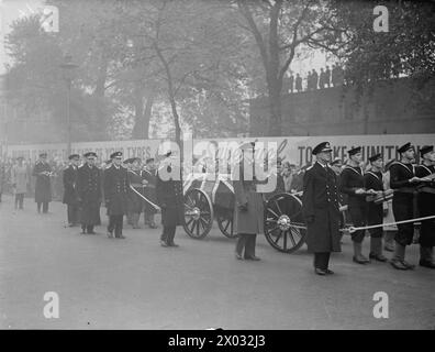 FUNERAL OF THE FIRST SEA LORD SIR DUDLEY POUND. 26 OCTOBER 1943, HORSE GUARDS PARADE AND WHITEHALL. - Close up of the cortege; Pall-bearers, left to right: Admiral Forbes, Admiral Lord Chatfield, Admiral Sir Roger Keyes, Sir Charles Portal, Admiral Cunningham Stock Photo
