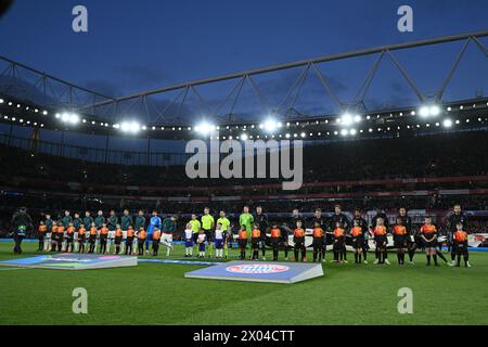 Players, mascots and match officials line up prior to the UEFA Champions League Quarter-Final (1st leg) football match between Arsenal FC and Bayern Munich at the Emirates Stadium in London, England. (Will Palmer/SPP/ATP Images) Credit: SPP Sport Press Photo. /Alamy Live News Stock Photo