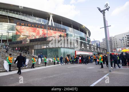 London, UK. 09 APR, 2024. Fans gather outside the Emirates UCL fixture vs FC Bayern Munich at the Emirates stadium, this comes as security stepped up for European Champions League matches after alleged threats from Islamic State terrorist group. Credit Milo Chandler/Alamy Live News Stock Photo