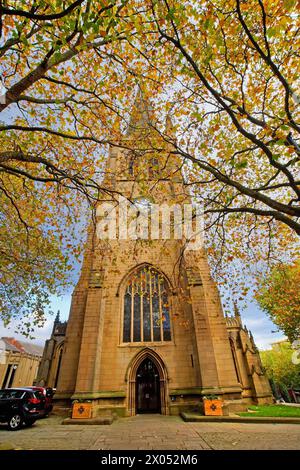 UK, West Yorkshire, West Face of Wakefield Cathedral Stock Photo
